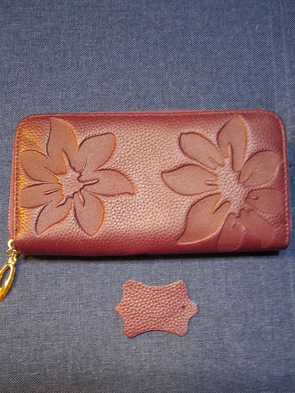Women's Floral Embossed Zip Leather Wallet - Burgundy